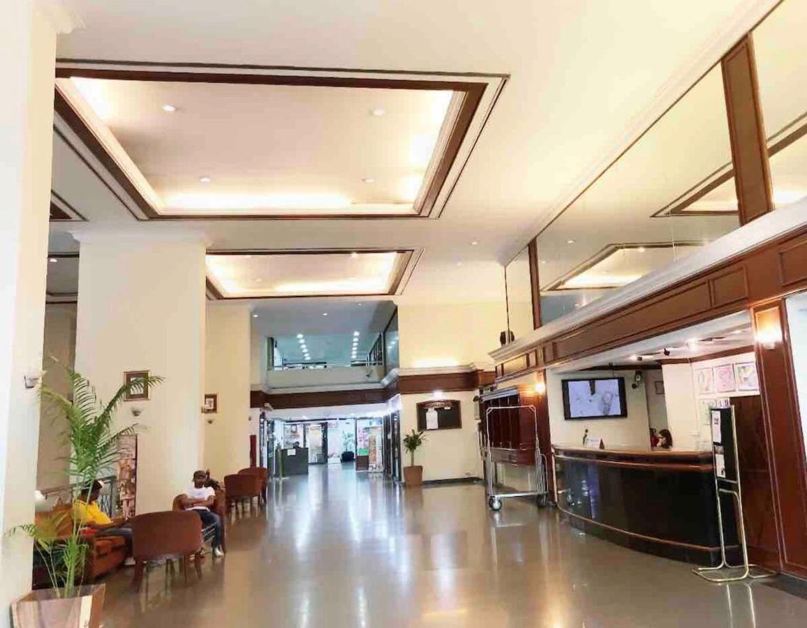 Omni Tower Cozy Apartment Near Nana Bts Bangkok Exterior photo