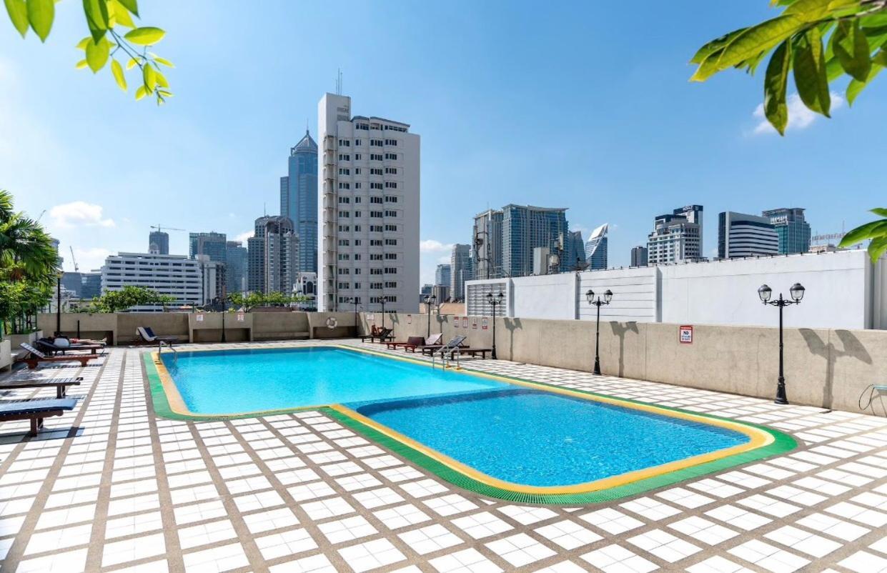 Omni Tower Cozy Apartment Near Nana Bts Bangkok Exterior photo