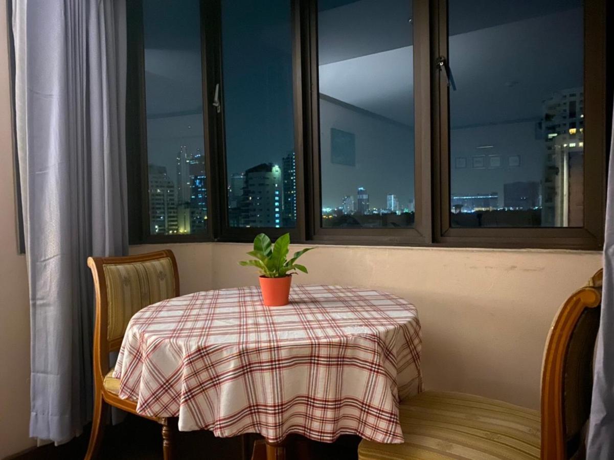 Omni Tower Cozy Apartment Near Nana Bts Bangkok Exterior photo