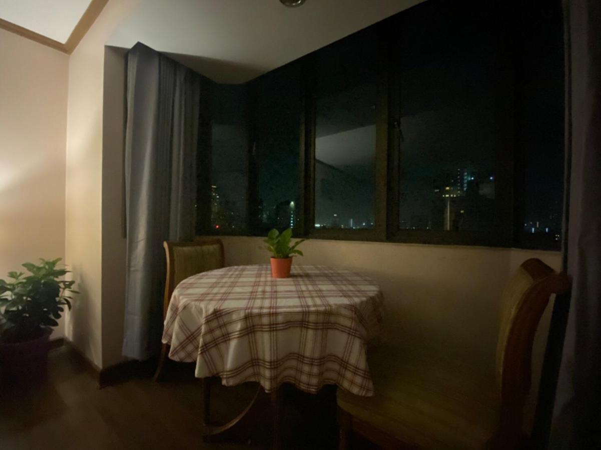 Omni Tower Cozy Apartment Near Nana Bts Bangkok Exterior photo