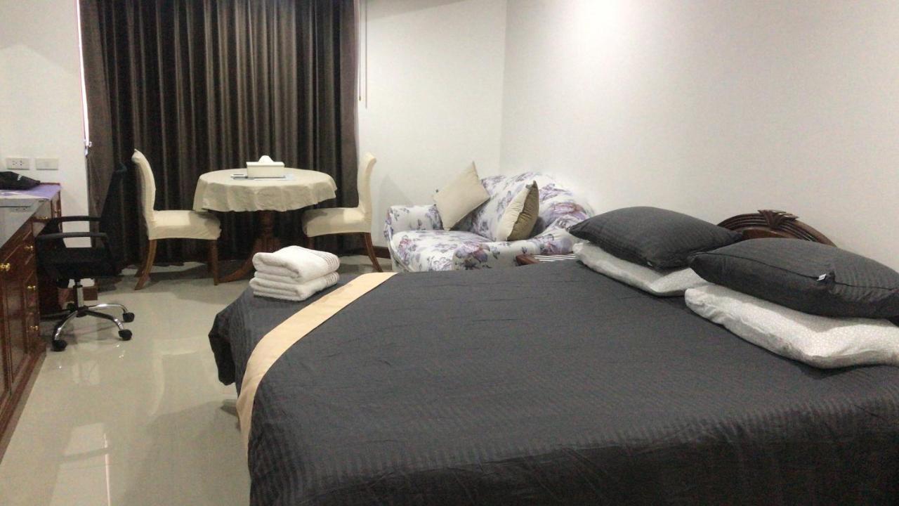 Omni Tower Cozy Apartment Near Nana Bts Bangkok Exterior photo