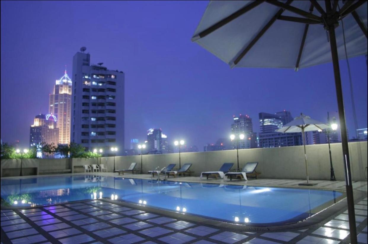 Omni Tower Cozy Apartment Near Nana Bts Bangkok Exterior photo